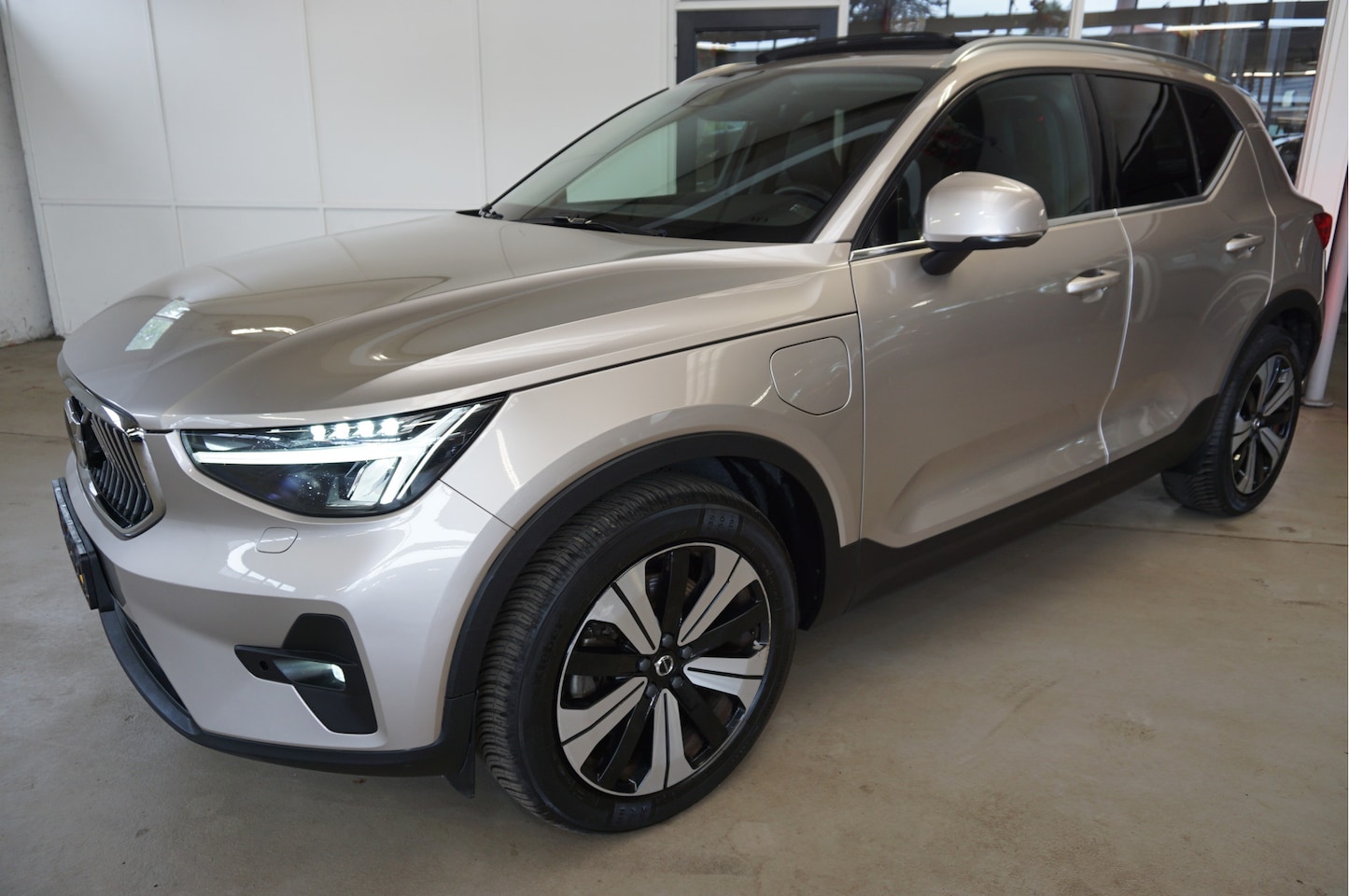 Volvo XC40 - 1.5 T5 Recharge ULTIMATE Schuifdak, Pilot Assist, Harman Kardon® - AutoWereld.nl