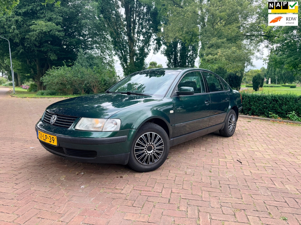 Volkswagen Passat - 1.8-5V Trendline | Elektrisch Pakk. | Trekhaak | NAP! - AutoWereld.nl