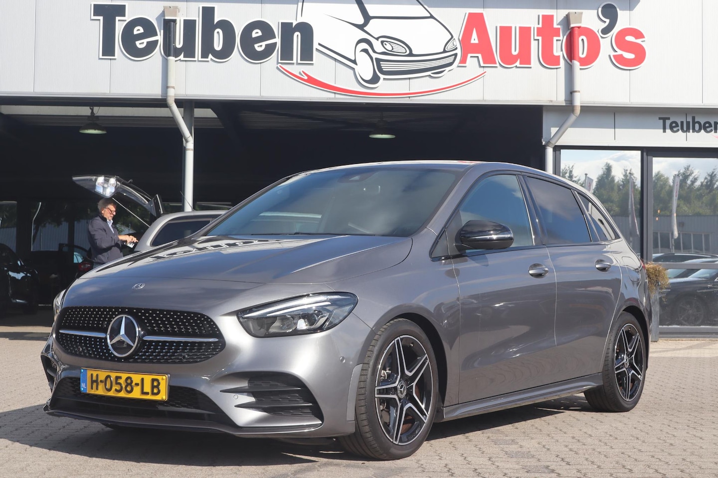 Mercedes-Benz B-klasse - 200 Business Solution AMG | NL auto/1e Eigenaar | Automaat | Camera | Night-pakket | Deale - AutoWereld.nl