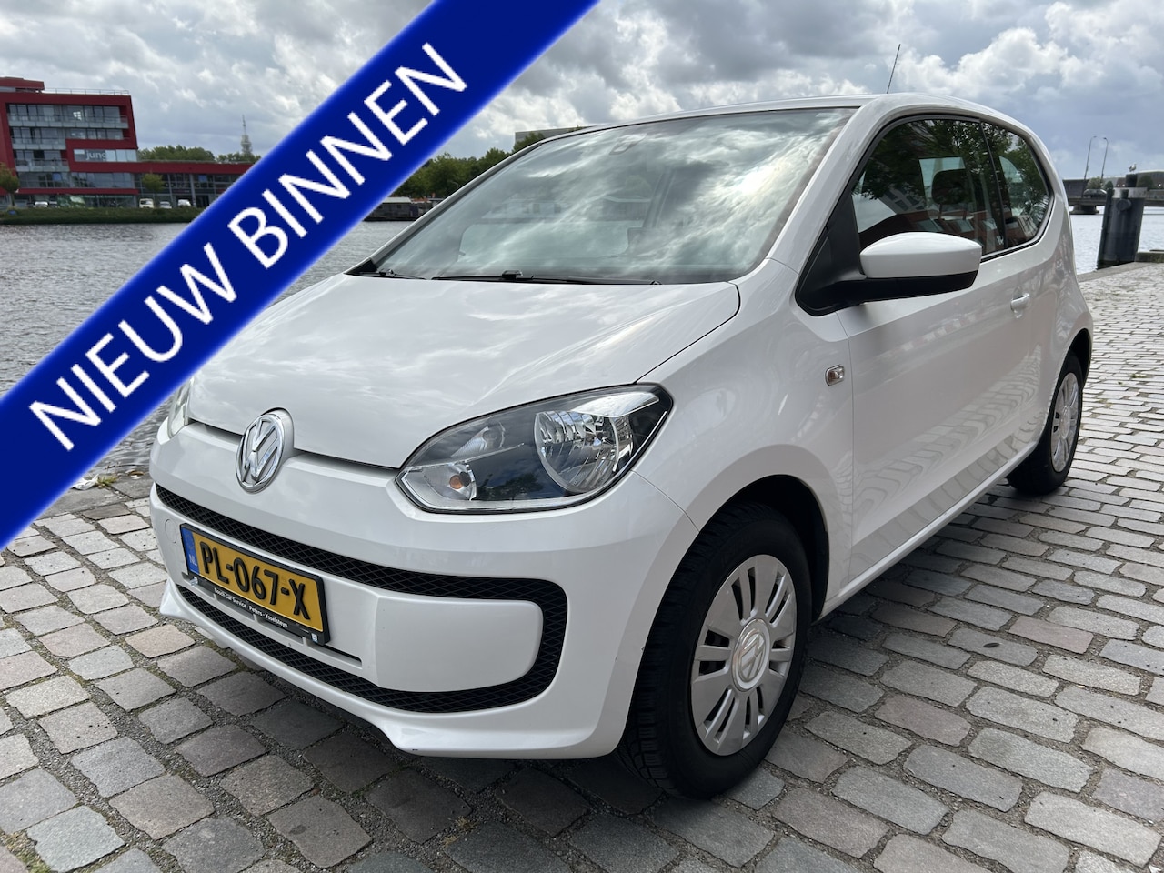 Volkswagen Up! - 1.0 high up! airco navigatie apk 3 drs - AutoWereld.nl