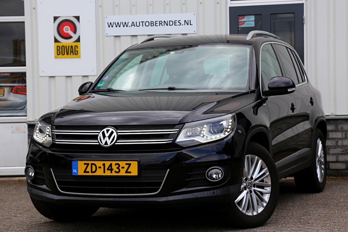 Volkswagen Tiguan - 1.4 TSI Sport&Style*Perfect Onderh.*Trekhaak/Cruise-Control/Stoelverw./Climate-Control/Nav - AutoWereld.nl