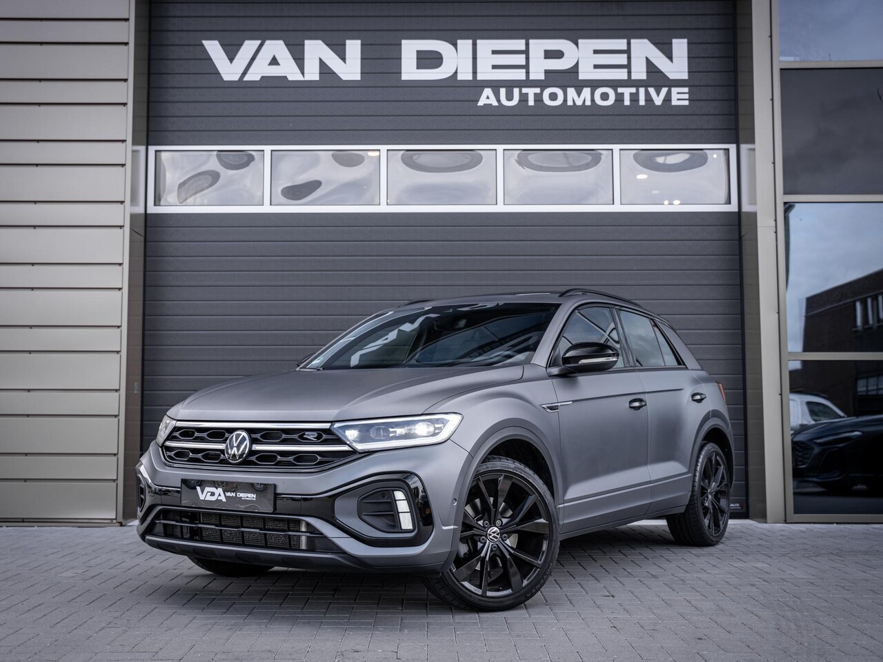 Volkswagen T-Roc - 1.5 TSI R-Line Edition - Pano l Leder l ACC l Camera - AutoWereld.nl