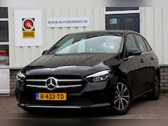 Mercedes-Benz B-klasse - 180 Premium*Perfect Onderh.*Elek. Trekhaak/Half Leder/Stoelverw./DAB/Navi/Apple Carplay-An