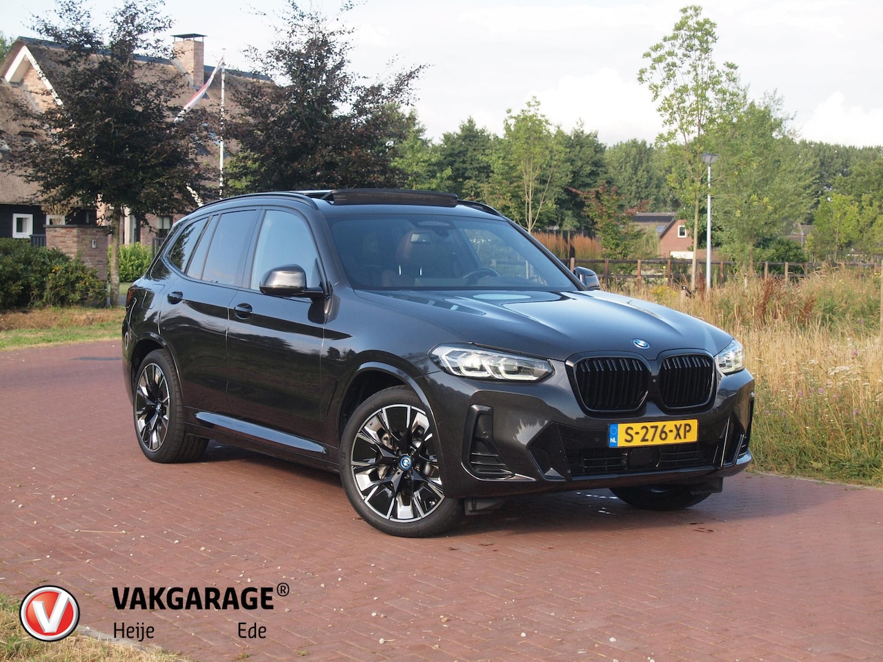 BMW iX3 - High Executive 80 kWh | Panoramadak | Trekhaak | 360 Camera | Facelift | Harman Kardon | H - AutoWereld.nl