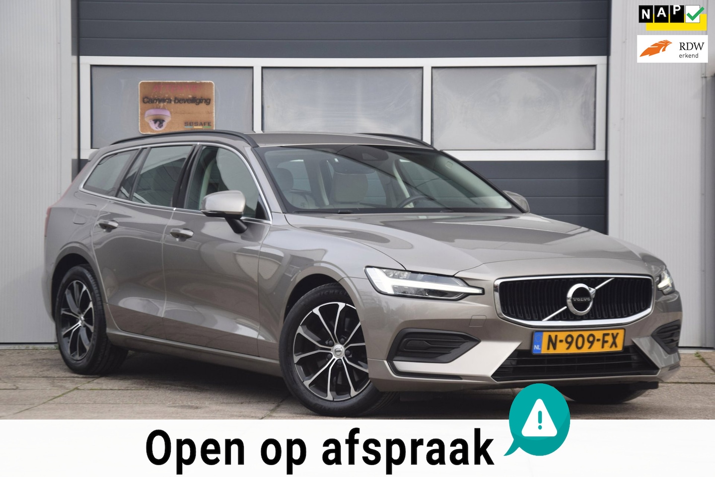 Volvo V60 - 2.0 B3 Momentum Business UITKLAPBARE TREKHAAK/LEDEREN BEKLEDING/COMFORT-STOELEN - AutoWereld.nl