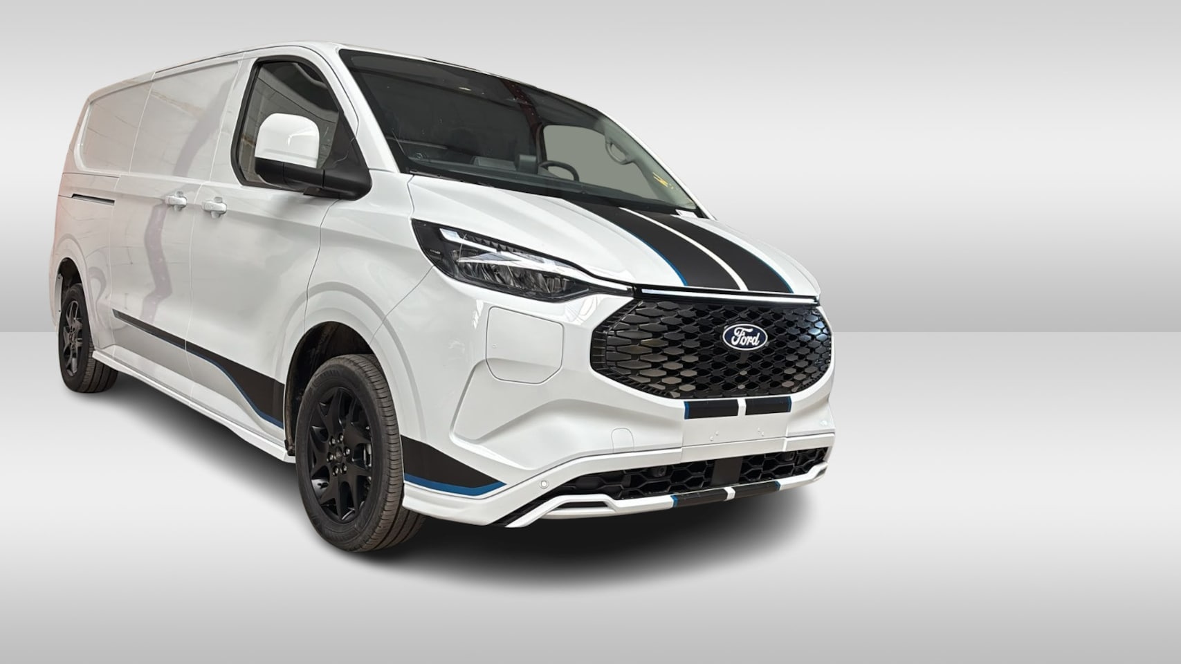 Ford Transit Custom - E-Transit L2 H1 Sport 71 kWh 2x Schuifdeur (Wordt verwacht) - AutoWereld.nl