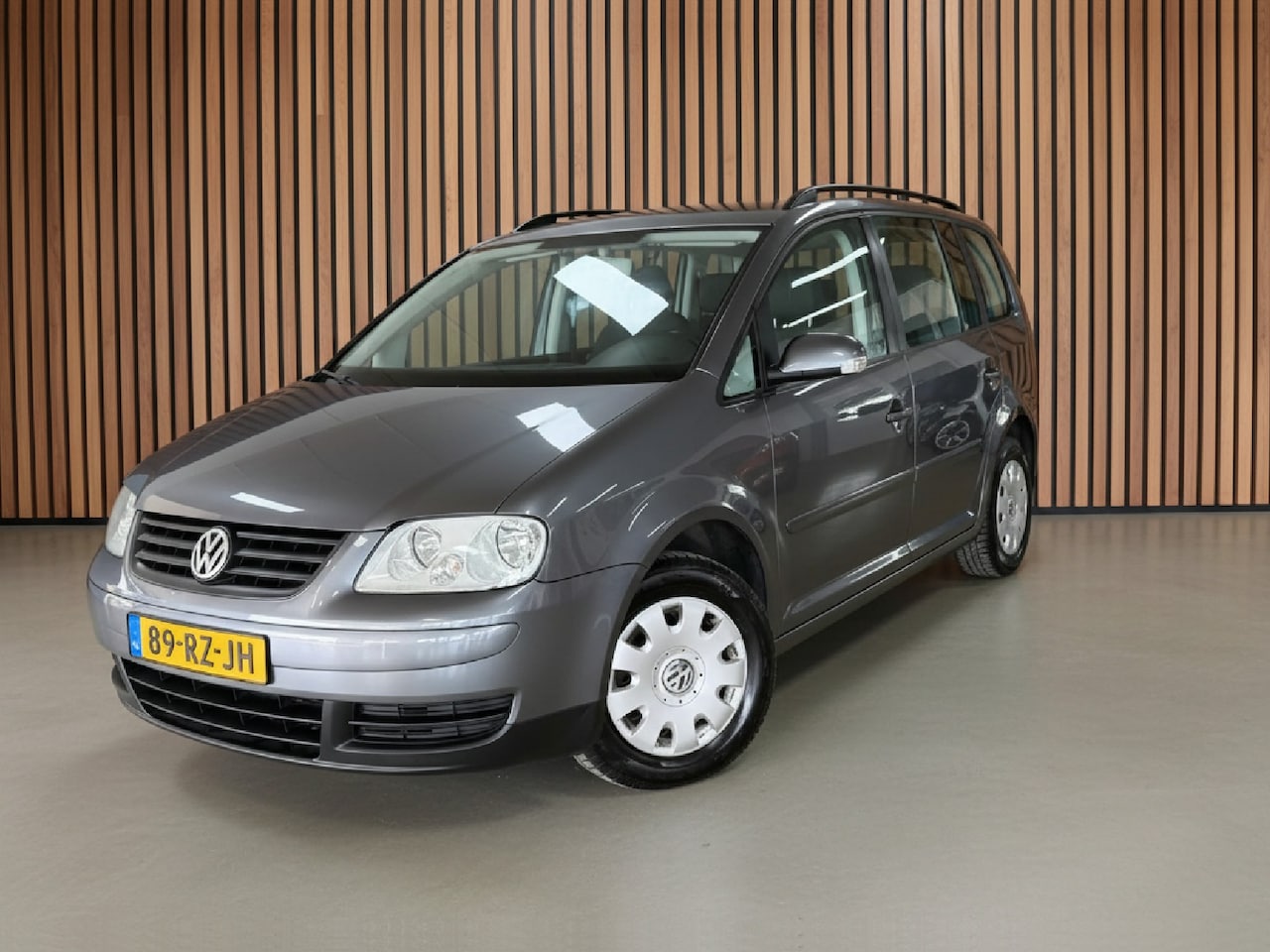 Volkswagen Touran - 1.6-16V FSI Business | Trekhaak | Cruise - AutoWereld.nl