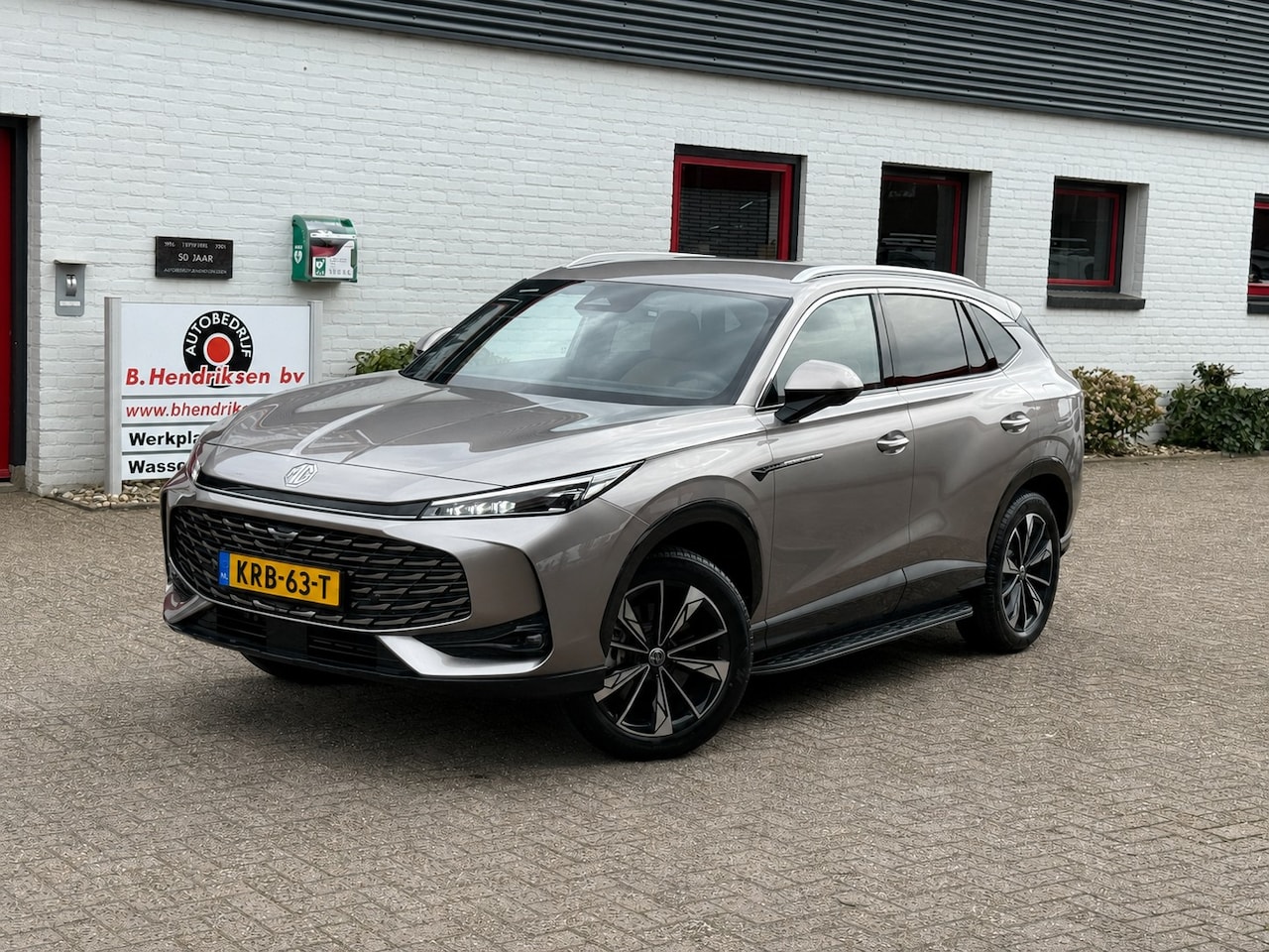 MG HS - 1.5T GDI Aut Comfort/ Nieuwe voorraad auto/ 100 KM elektrisch bereik/ Bruin interieur/ Cam - AutoWereld.nl