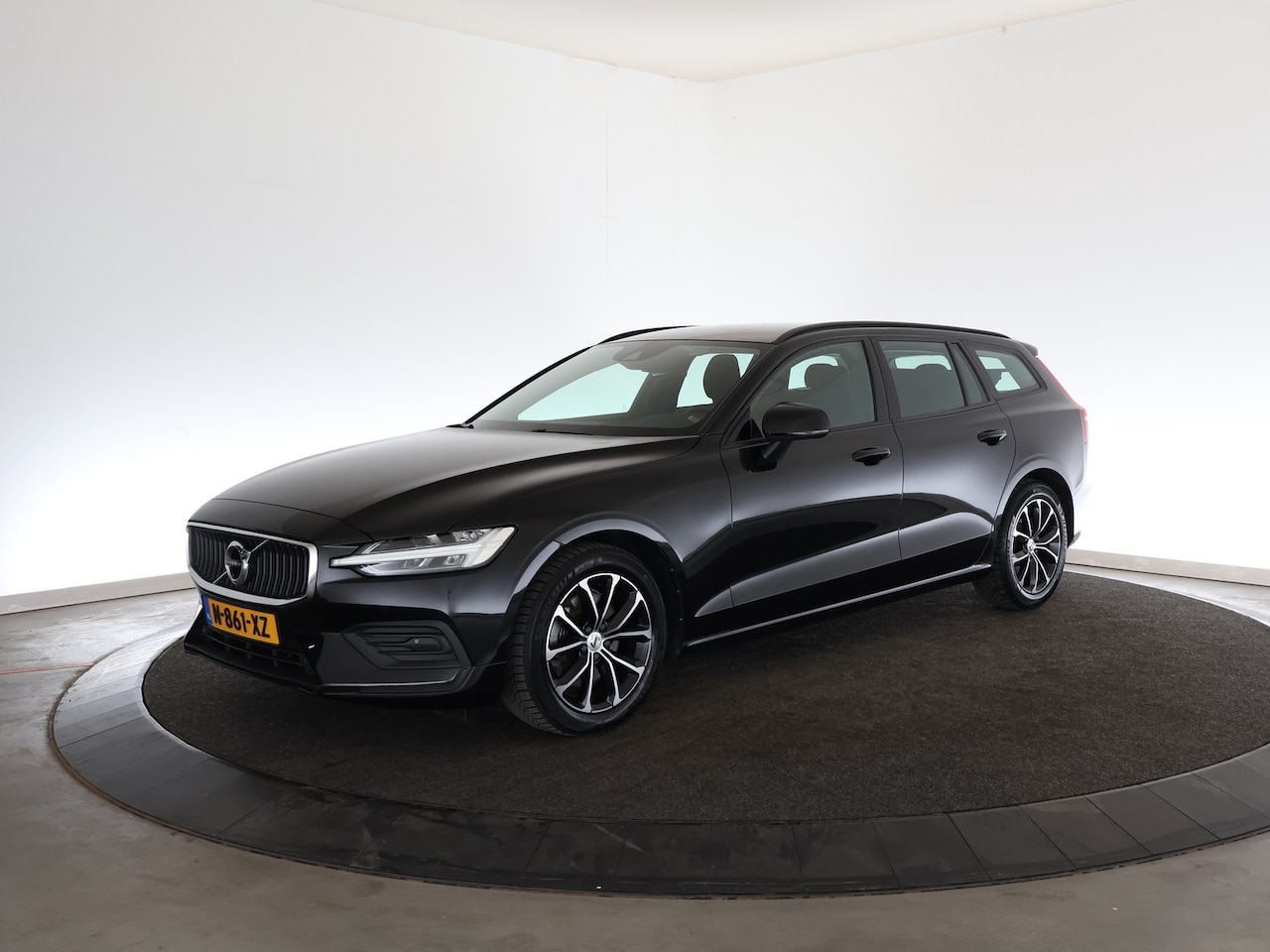 Volvo V60 - 2.0 B3 Momentum | Carplay | Camera | Stoelverwarming | - AutoWereld.nl