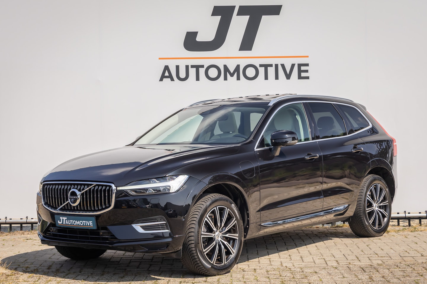 Volvo XC60 - 2.0 rech t8 and inscription hyb pano | 360camera | adaptive cruise | pdc | ledere bekledin - AutoWereld.nl