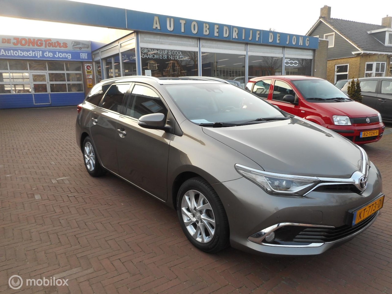 Toyota Auris Touring Sports - 1.2T Executive TREKHAAK+ONBERISPELIJKE STAAT - AutoWereld.nl