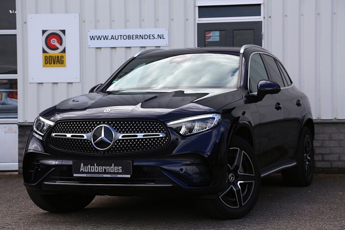 Mercedes-Benz GLC-klasse - 300e Plug in hybride 4MATIC AMG Line*Perfect MB Onderh.*Luchtvering/Elek. Trekhaak/360/ACC - AutoWereld.nl