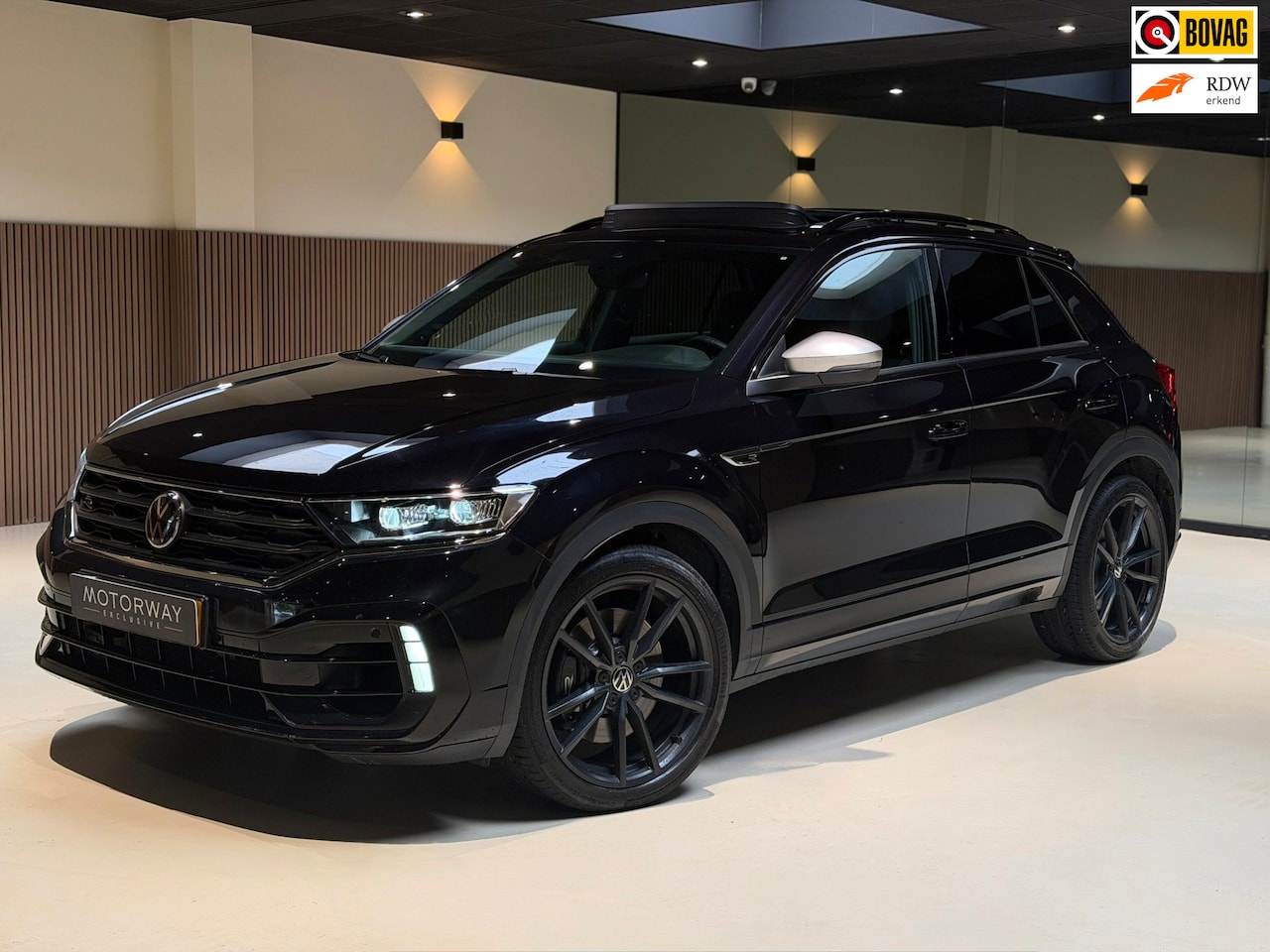 Volkswagen T-Roc - R 2.0 TSI 4Motion Sport 300pk|Pano|Leder|Beats|Blindspot| - AutoWereld.nl