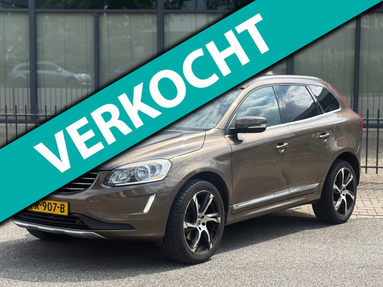 Volvo XC60 - 2.0 D4 FWD Summum / Leer - AutoWereld.nl