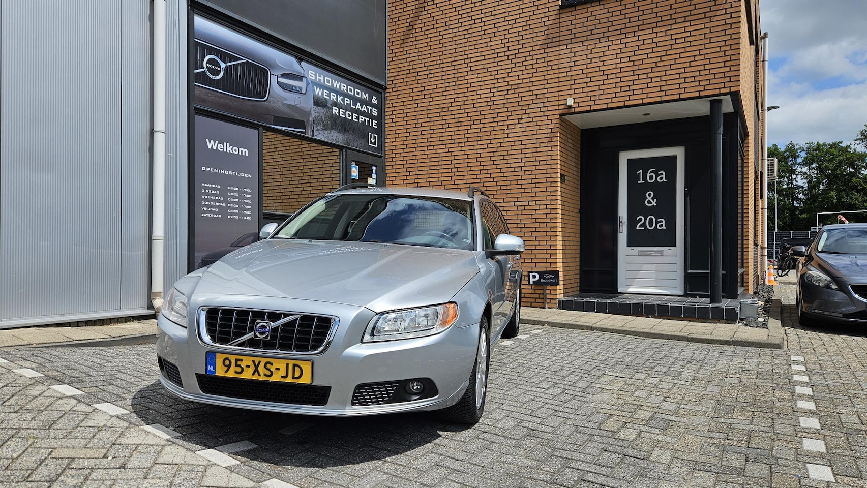 Volvo V70 - 2.5T Momentum 2.5T Momentum - AutoWereld.nl