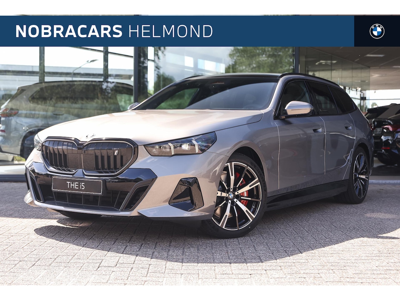 BMW i5 Touring - eDrive40 M Sport / Panoramadak / Trekhaak / Adaptieve LED / Parking Assistant Plus / Stuur - AutoWereld.nl