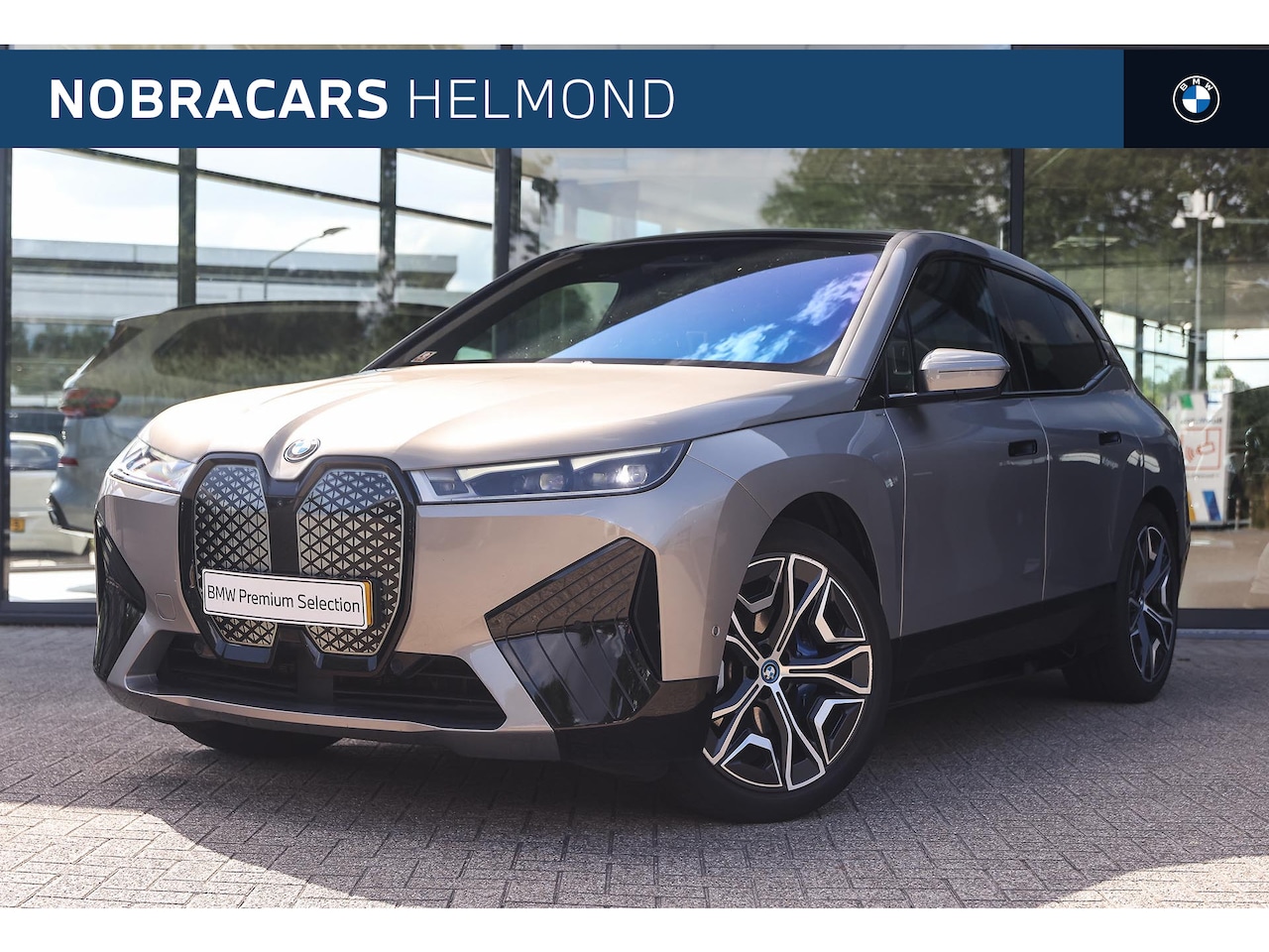 BMW iX - xDrive40 Executive / Trekhaak / Panoramadak Sky Lounge / Comfort Access / Stoelventilatie - AutoWereld.nl