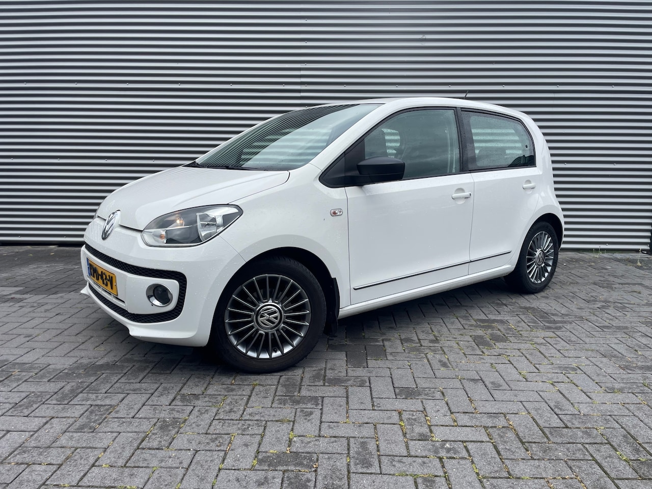 Volkswagen Up! - 1.0 White up met airco / lvm / elek pakket - AutoWereld.nl