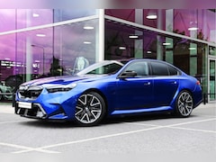 BMW M5 - Automaat / Panoramadak / Stoelventilatie / Bowers & Wilkins / M Multifunctionele voorstoel