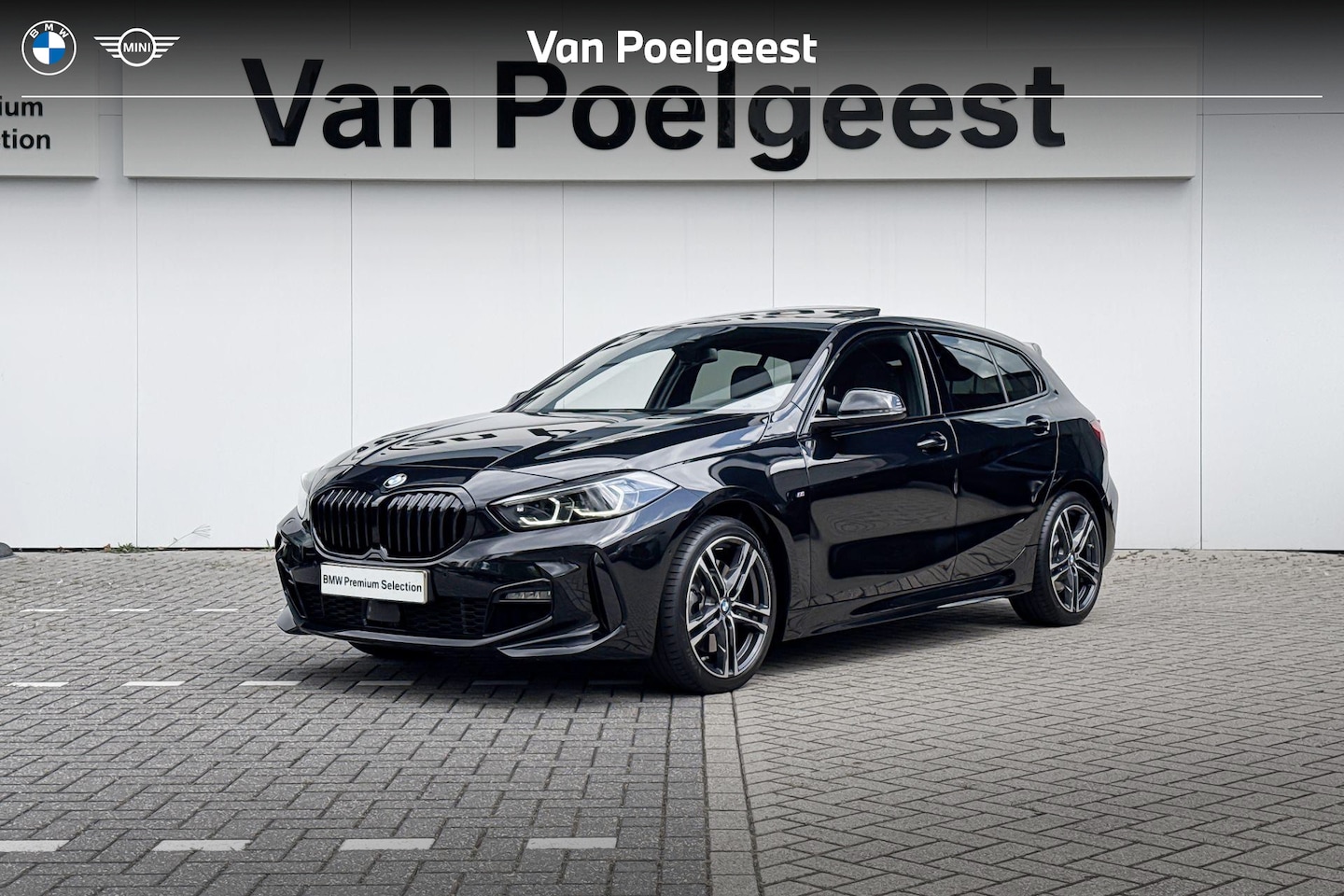 BMW 1-serie - 120i M Sport | Panoramadak | Travel Pack | Premium Pack - AutoWereld.nl