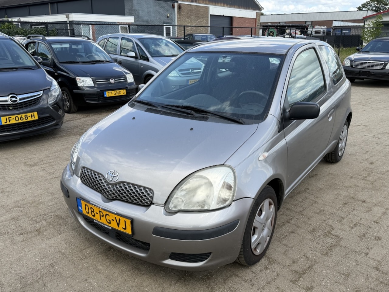 Toyota Yaris - 1.3 VVT-i Idols 2004| GRIJS| AIRCO| TREKHAAK| 3DRS| NAP - AutoWereld.nl