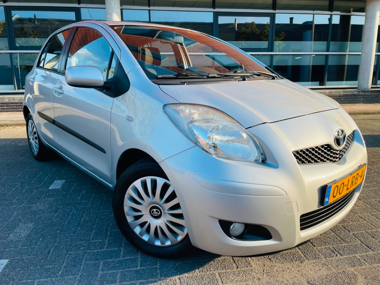 Toyota Yaris - 1.3 VVTi Aspiration 5 D AUTOMAAT KLIMATRONIC - AutoWereld.nl