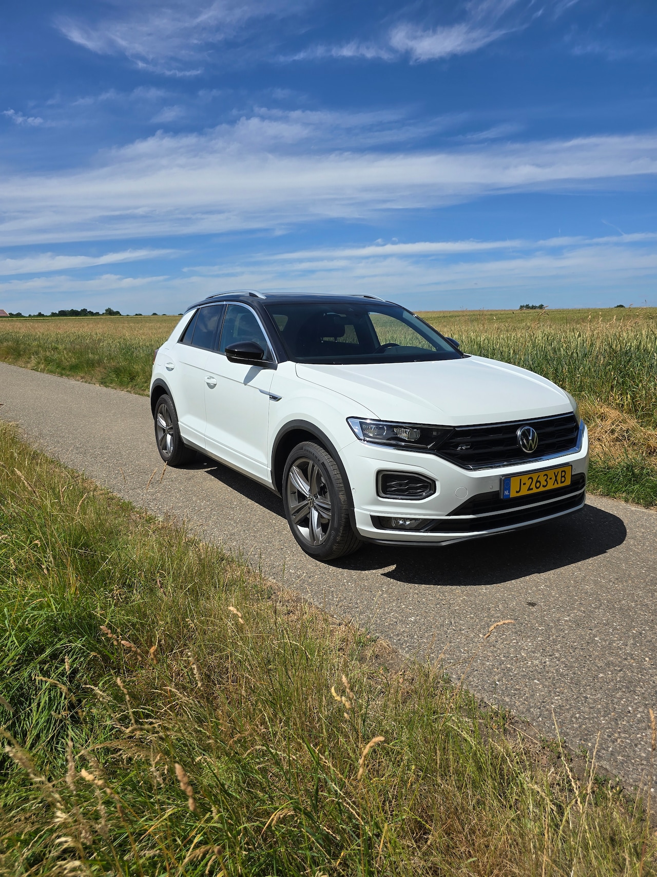 Volkswagen T-Roc - 1.5 TSI Sport 2xR-Line | Pano | keyless| Virtual | beats - AutoWereld.nl