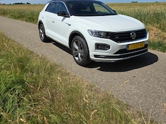 Volkswagen T-Roc - 1.5 TSI Sport 2xR-Line | Pano | keyless| Virtual | beats
