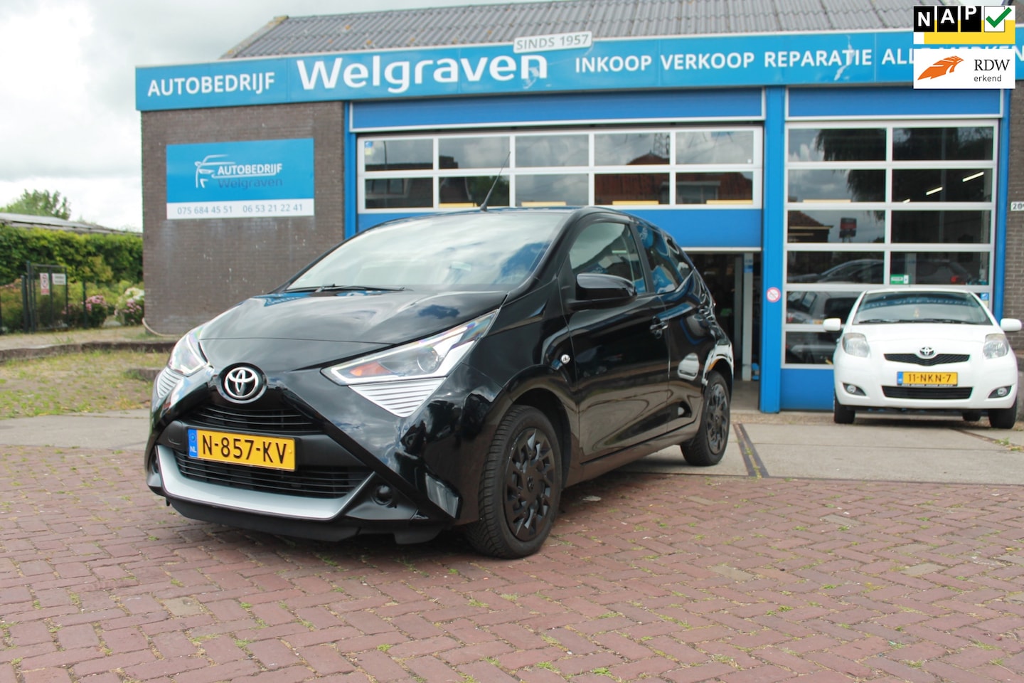 Toyota Aygo - 1.0 VVT-i x-play zeer nette auto a.camera car play navi - AutoWereld.nl