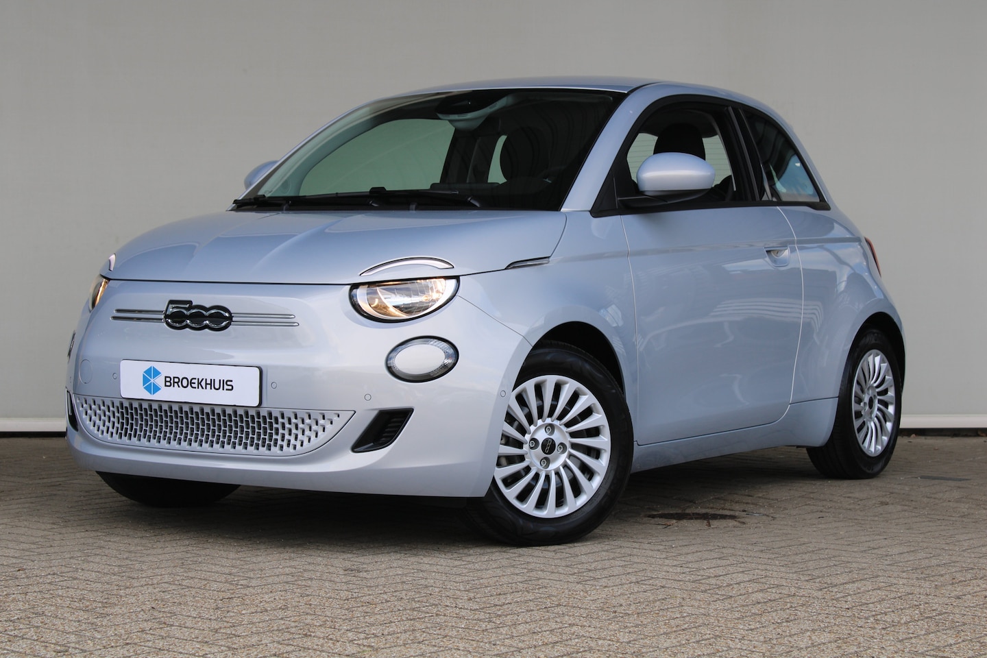 Fiat 500 - Icon 42 kWh | Camera | Navigatie | Dodehoek detectie | Cruise control | Climate control | - AutoWereld.nl