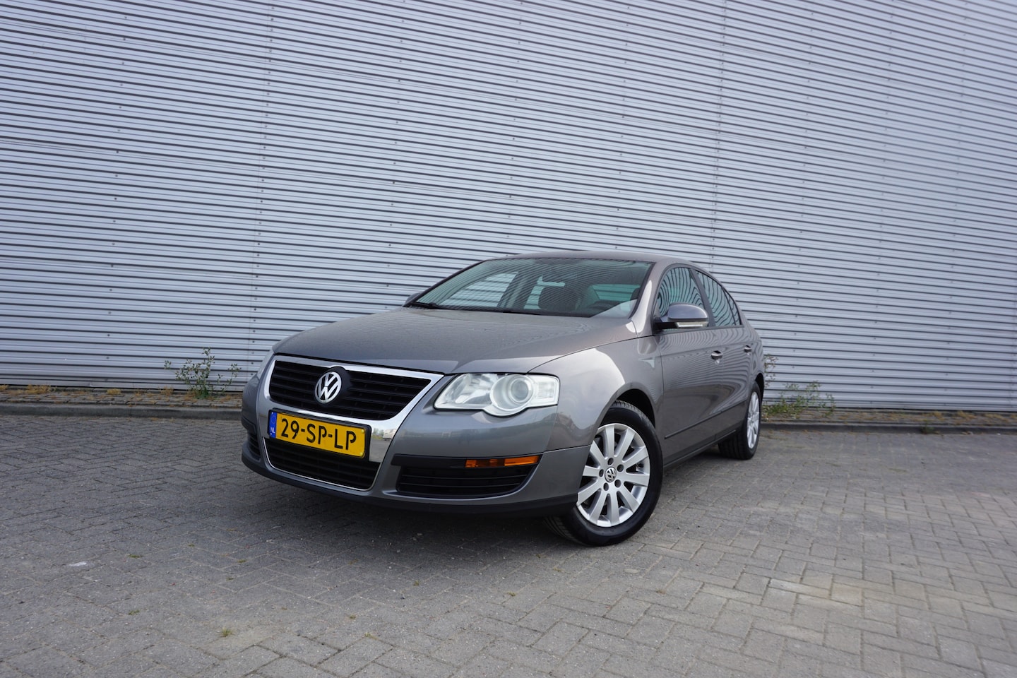 Volkswagen Passat - 2.0 FSI Trendline Airco / Cruise / Elektr. ramen / Trekhaak / Lm velgen / NAP - AutoWereld.nl