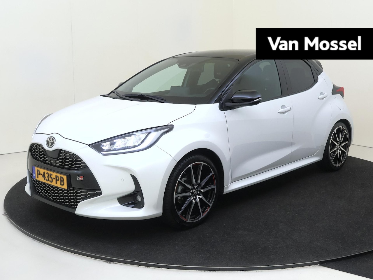 Toyota Yaris - 1.5 Hybrid GR Sport | Navigatie | Panoramadak | Camera | 18" | CLimate control - AutoWereld.nl