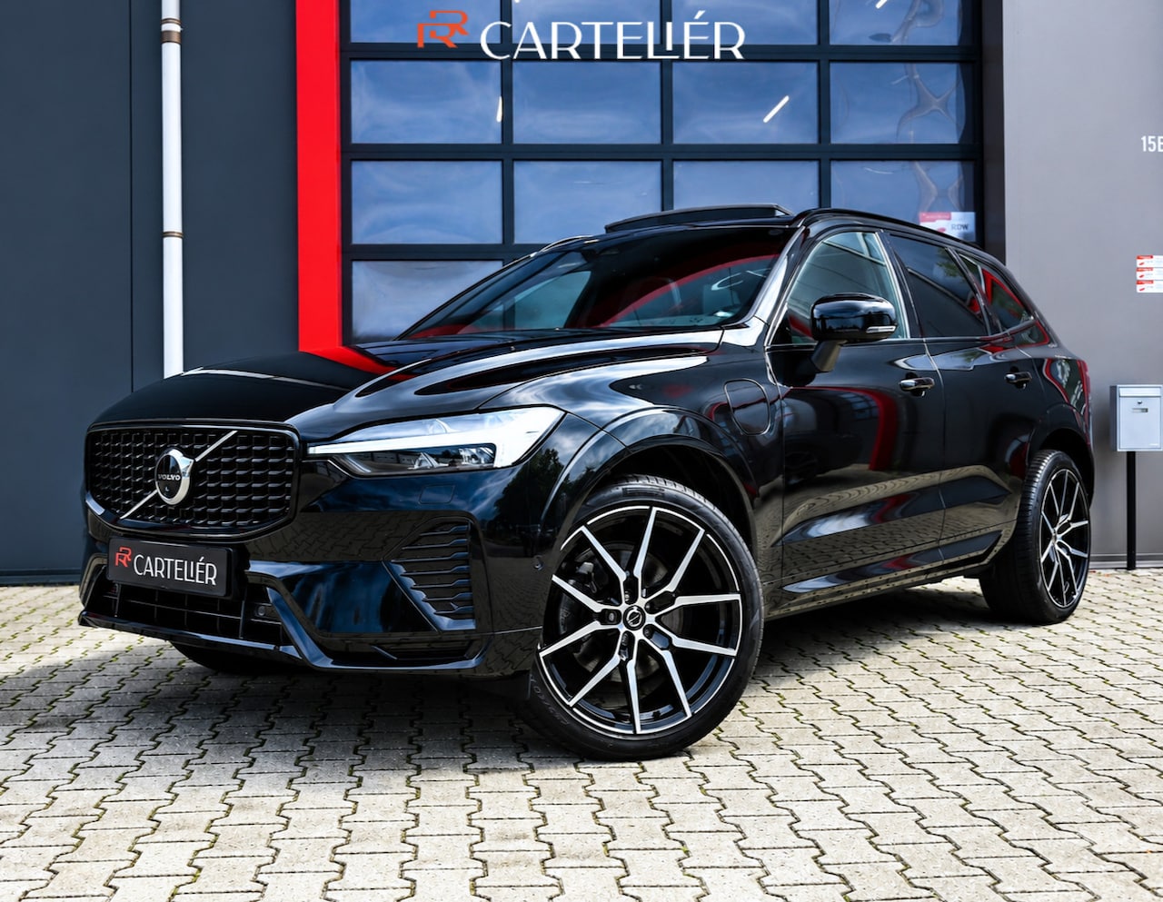 Volvo XC60 - 2.0 T6 R-Design AWD 398PK Long Range | Pano | Orrefors | 360 | Harmon Kardon | Keyless | A - AutoWereld.nl