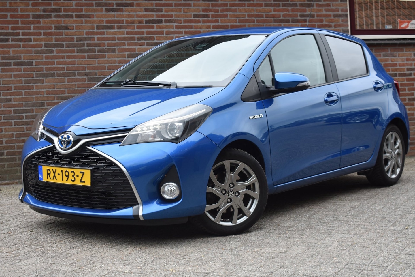 Toyota Yaris - 1.5 Hybrid Dynamic Bi-Tone '16 Navi Clima Cruise Inruil mogelijk - AutoWereld.nl