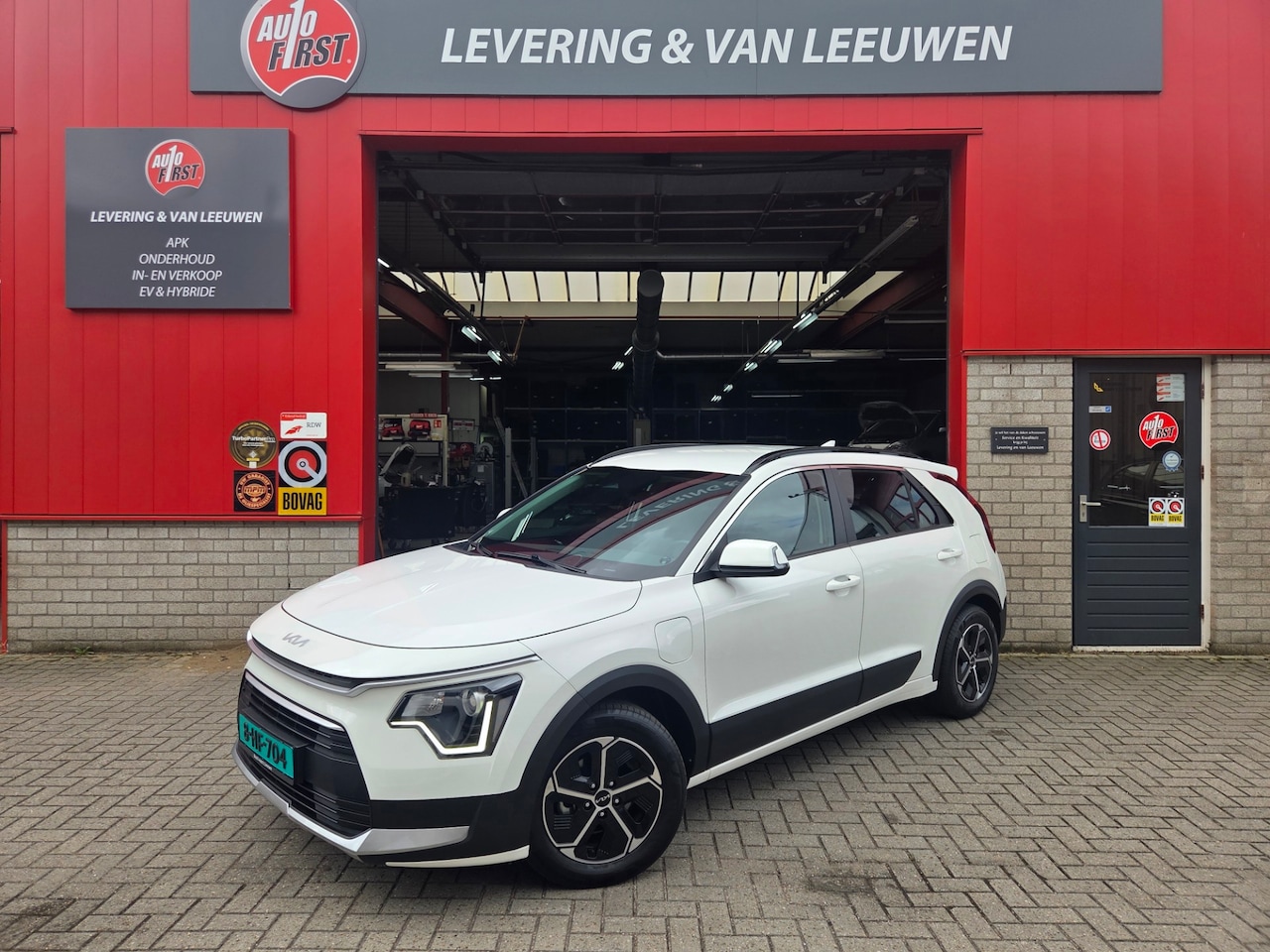Kia Niro - 1.6 GDi PHEV DynamicLine/ Stoel en stuur verwarming/ Camera/ Cruise control/ Apple Carplay - AutoWereld.nl
