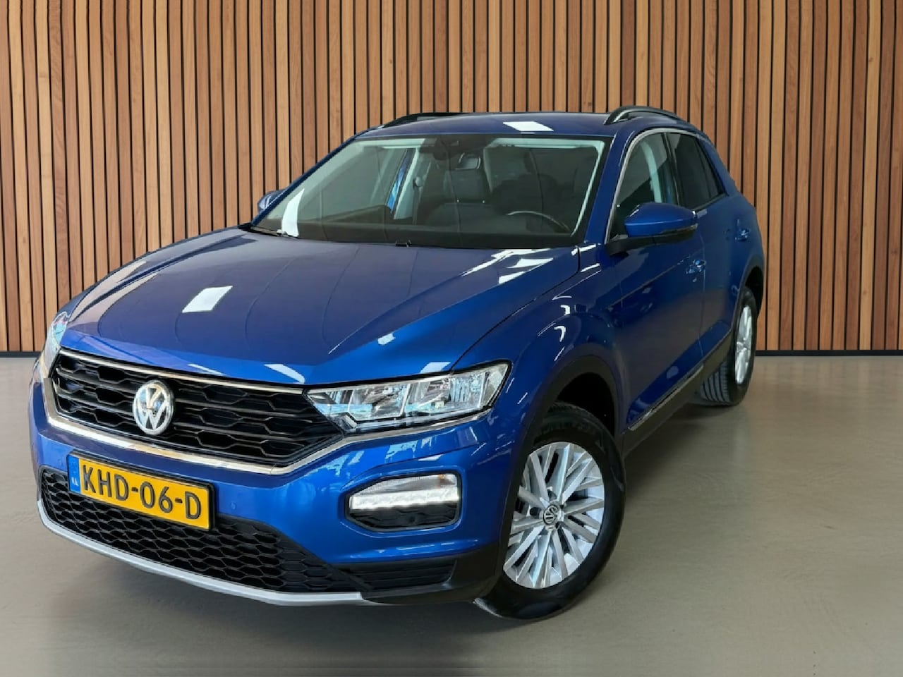 Volkswagen T-Roc - 1.0 TSI Style Business | Sensoren | Navigatie - AutoWereld.nl
