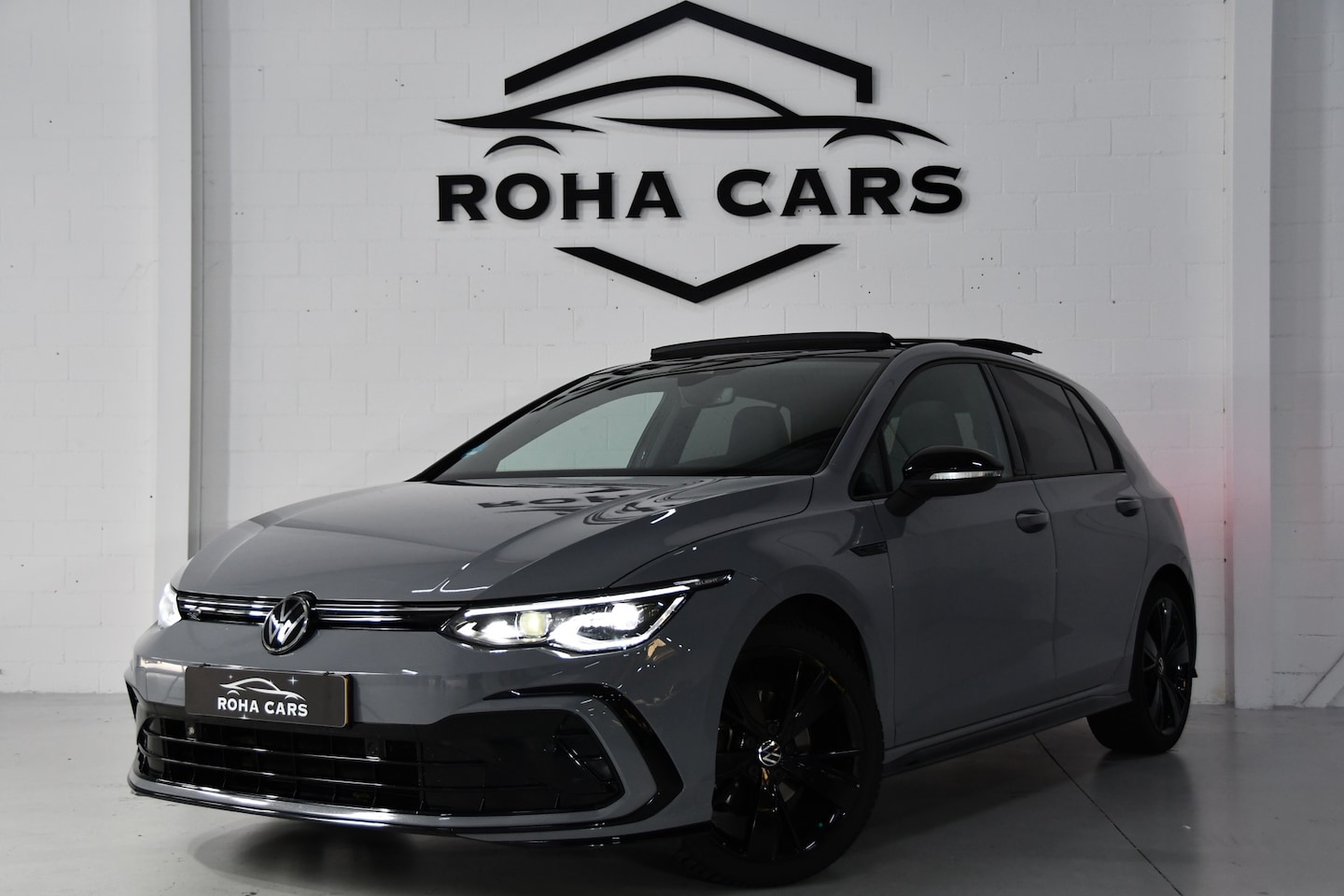 Volkswagen Golf - 1.5 eTSI R-Line Pano, Sfeer, AppleCarplay - AutoWereld.nl