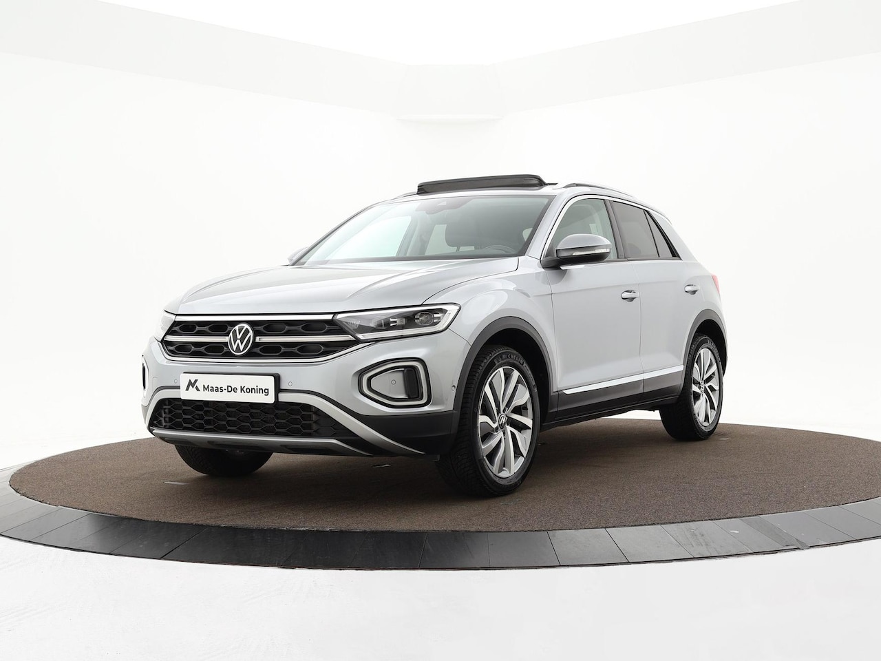 Volkswagen T-Roc - 1.5 TSI 150pk DSG Style · Leder · Panoramadak · Camera · Matrix LED · Keyless · Dodehoekse - AutoWereld.nl