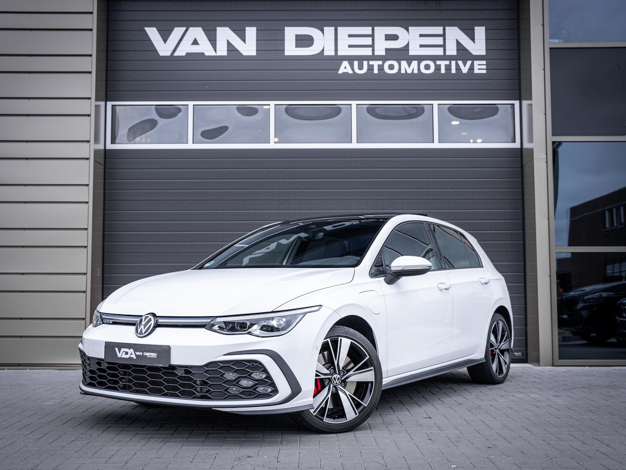 Volkswagen Golf - 8 1.4 eHybrid GTE - Pano l Camera l Carplay - AutoWereld.nl