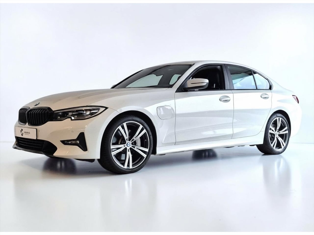 BMW 3-serie - 330e 292 pk LED LMV WINTERPACK APPLE CARPLAY - AutoWereld.nl