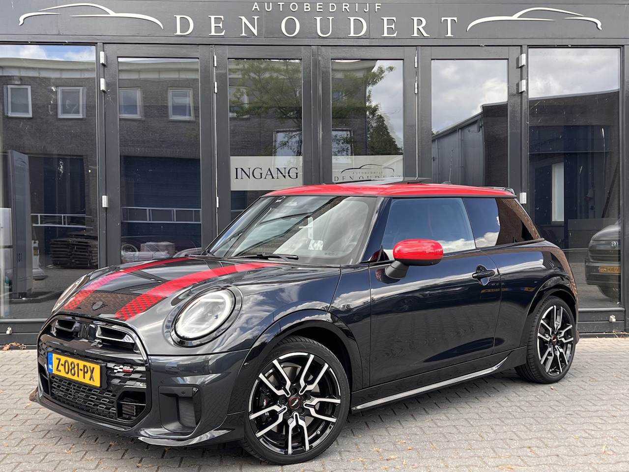 MINI 3-Deurs - 1.5 Cooper C John Cooper Works XL PANO / MASSAGE / HARMAN - AutoWereld.nl