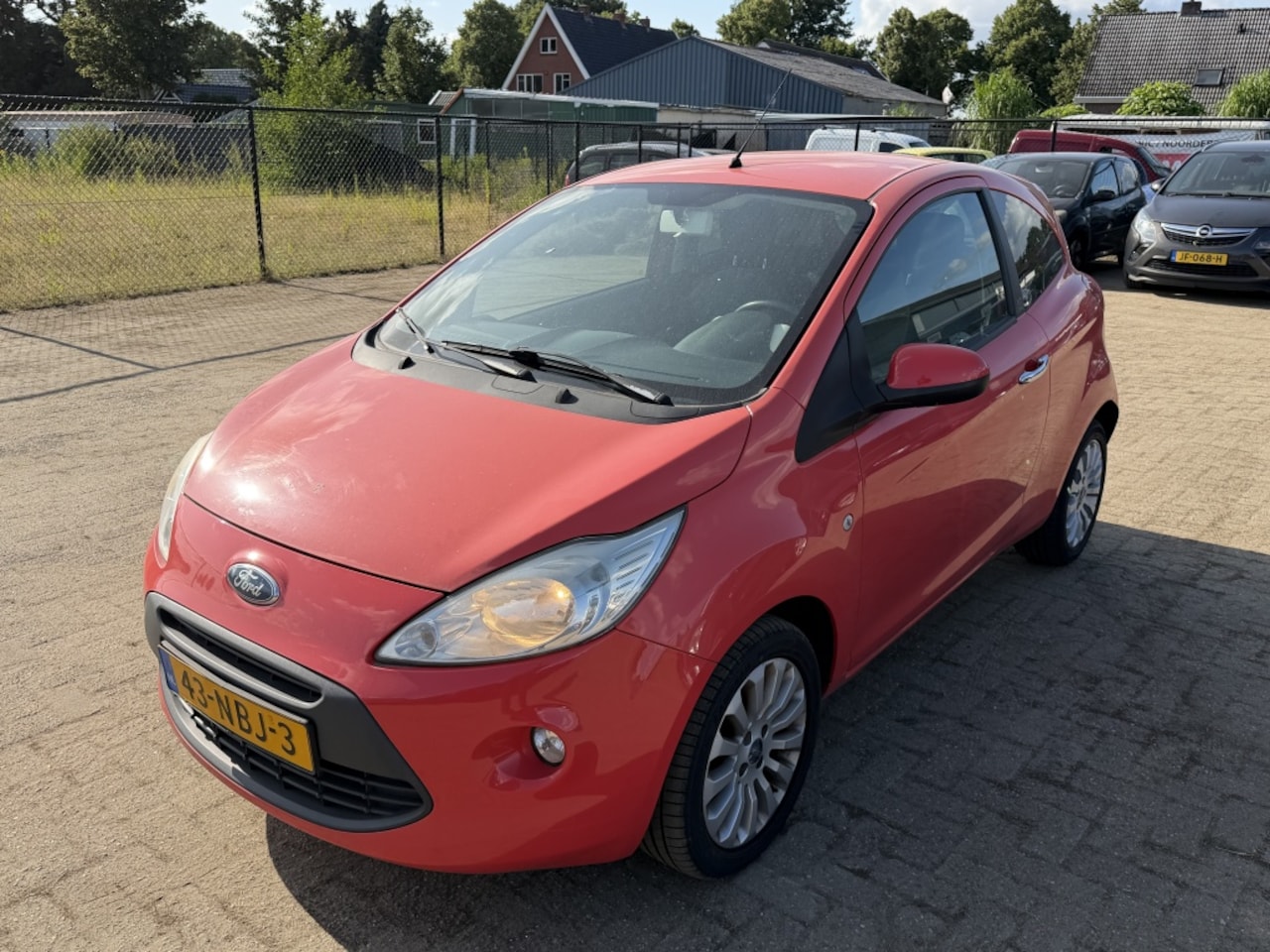 Ford Ka - 1.2 Titanium X| ROOD| CLIMA| CRUISE| LM| 150DKM NAP - AutoWereld.nl
