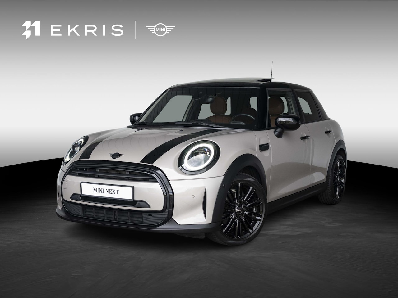 MINI 5-Deurs - Cooper Camden Edition | Panoramadak | Chester leder | Stoel en stuurverwarming - AutoWereld.nl