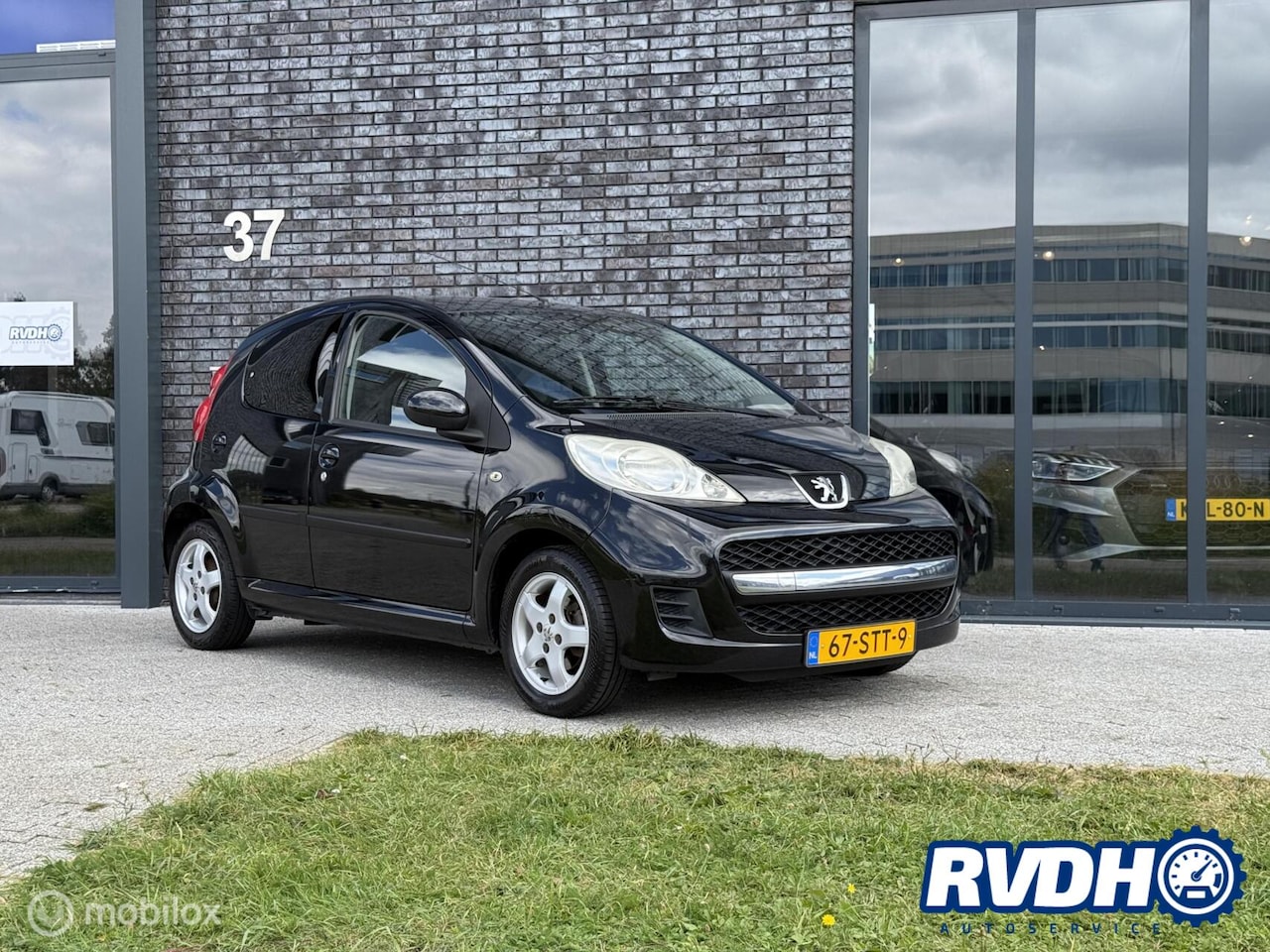 Peugeot 107 - 1.0-12V Black & Silver |Airco|Elek Ramen|NAP| - AutoWereld.nl
