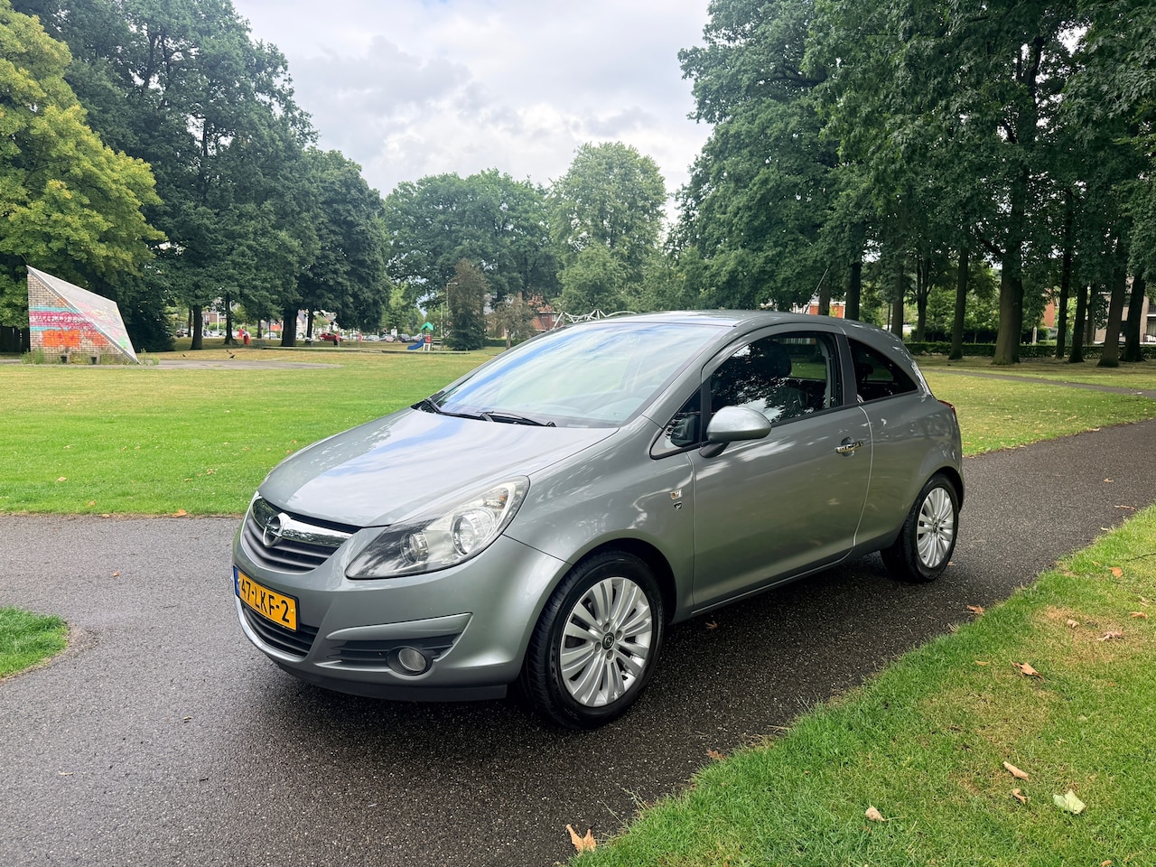 Opel Corsa - 1.2-16V '111' Edition 1.2-16V '111' Edition NIEUWE APK - AutoWereld.nl