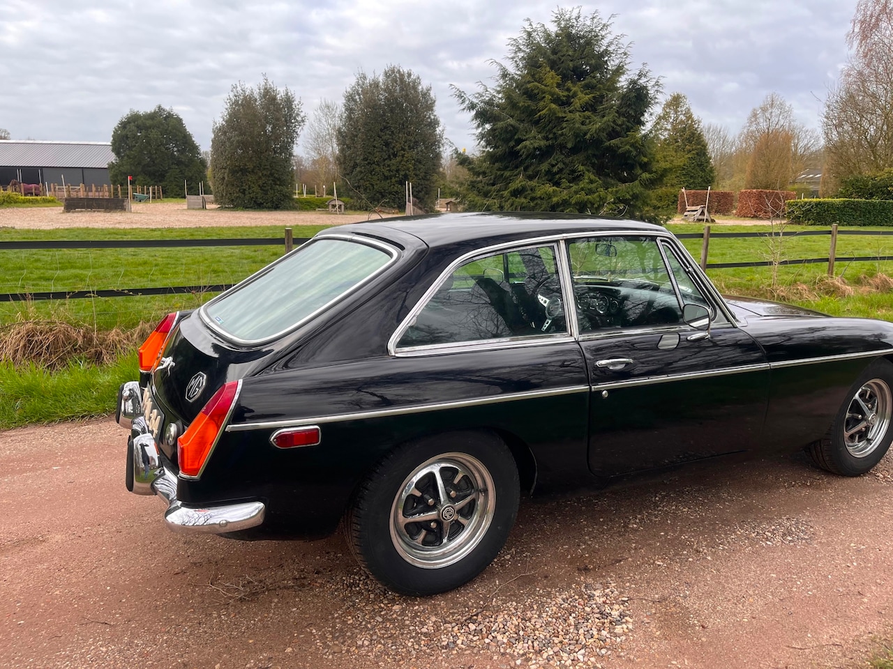 MG B type - MGB 1.8 GT - AutoWereld.nl