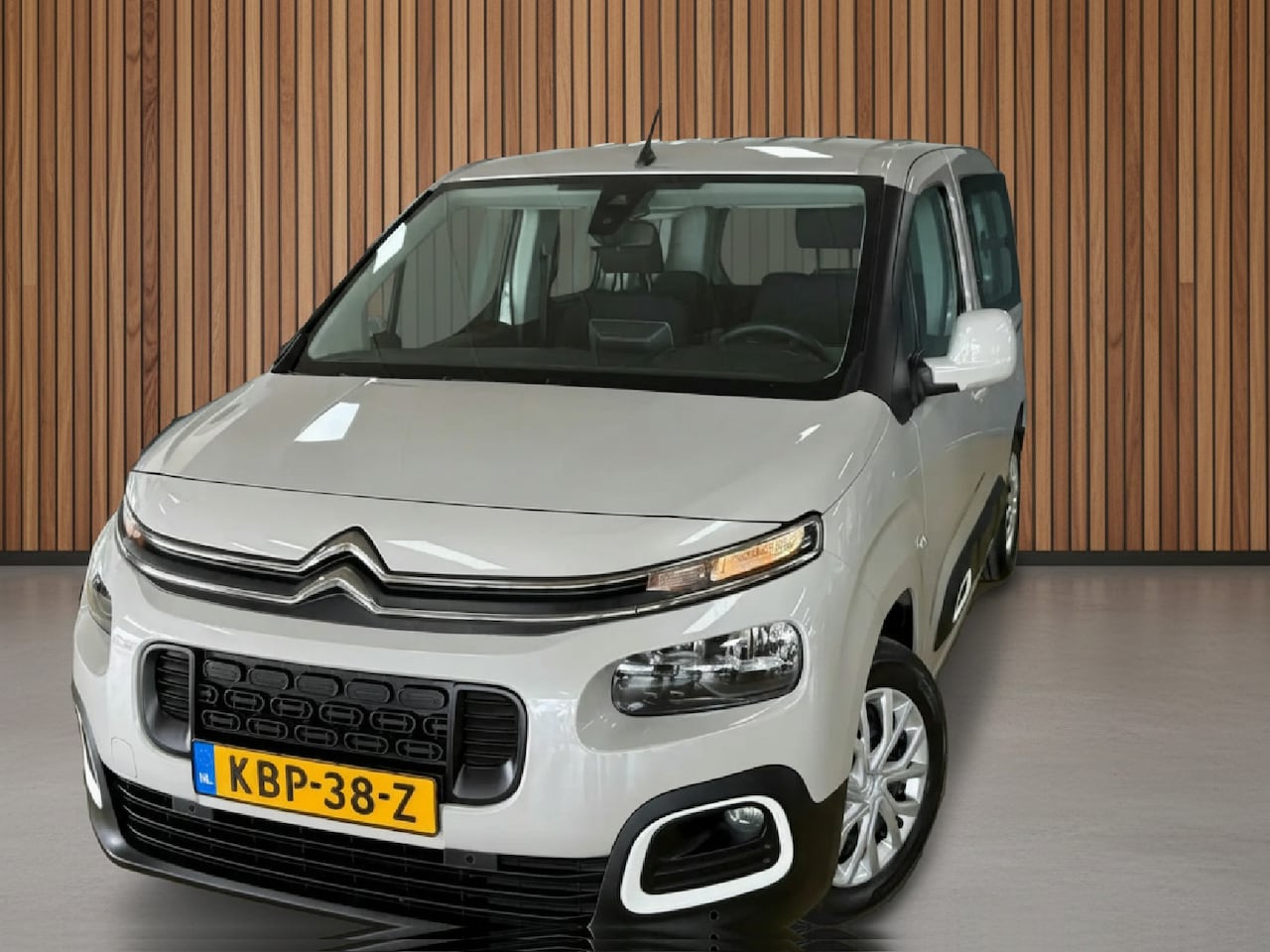 Citroën Berlingo - 1.2 PureTech XTR | Navigatie | Sensoren. - AutoWereld.nl