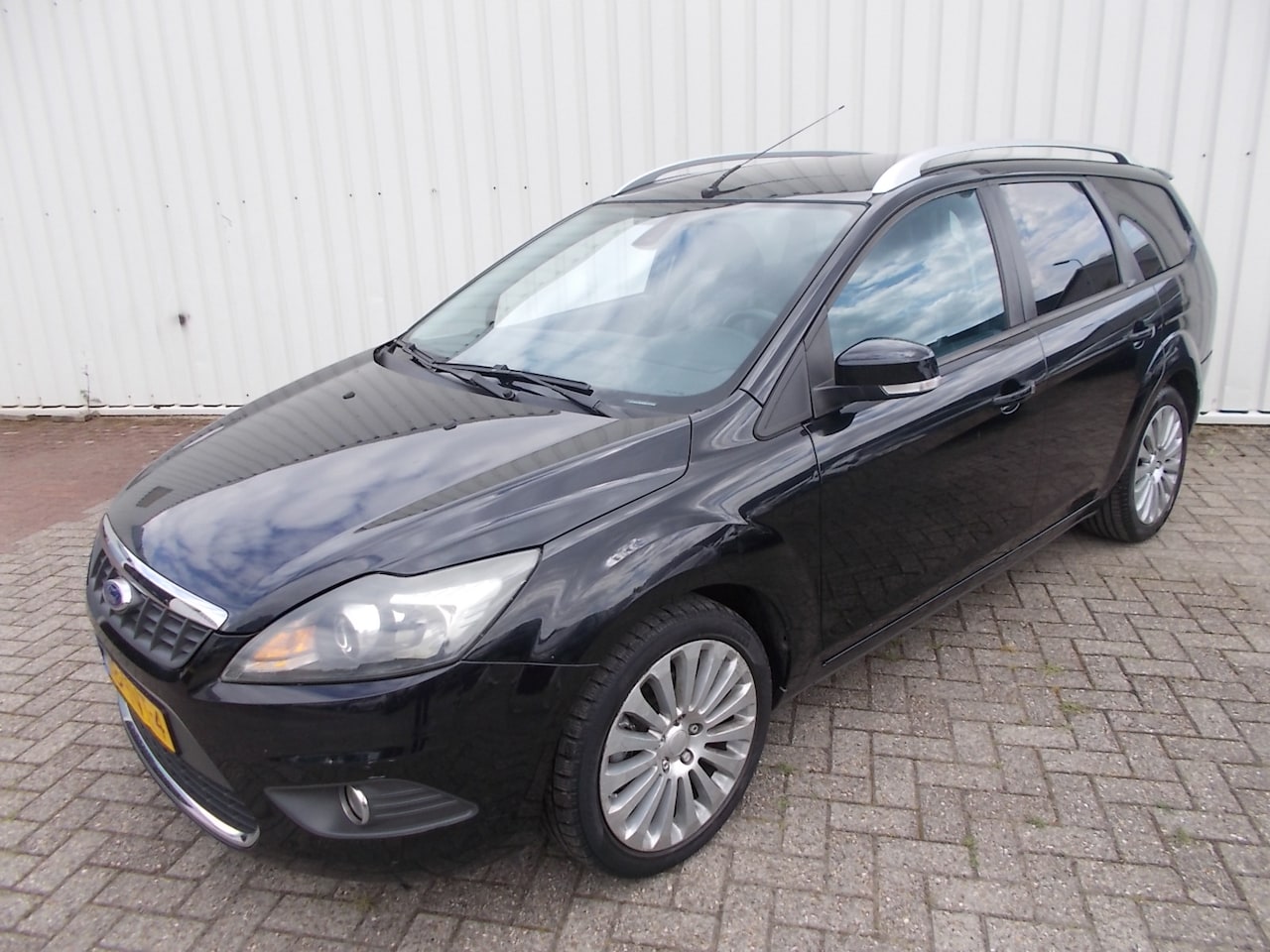 Ford Focus Wagon - 1.6 Titanium 1.6 Titanium ( APK 02-03-2027 ) - AutoWereld.nl