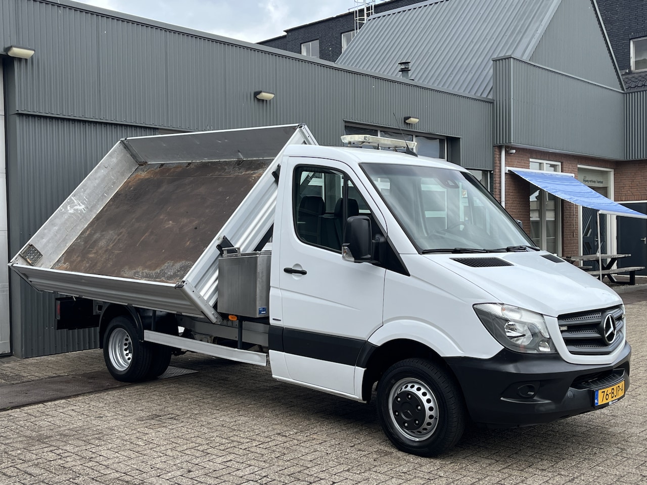 Mercedes-Benz Sprinter - 514 CDI 2.2 366 3 zijden Kipper Airco Trekhaak 3500 kg Navigatiesysteem 1e eigenaar ex Ove - AutoWereld.nl