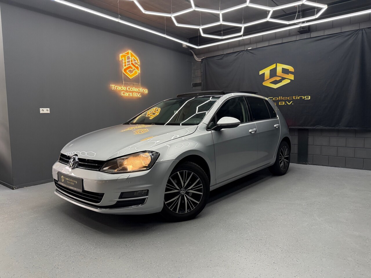 Volkswagen Golf - 1.2 TSI Connected Series Automaat-Carplay-Pano-Stoelv - AutoWereld.nl